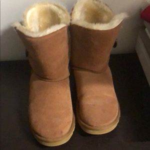 Brown ugg type boots